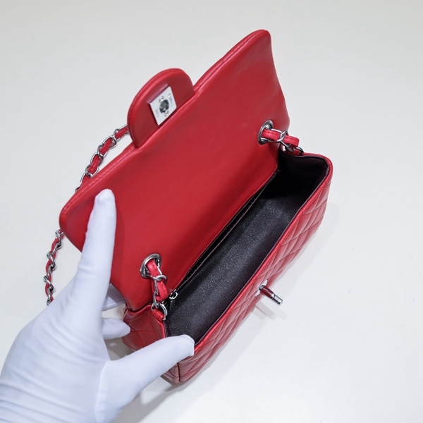 シャネルバッグ着用イメージ